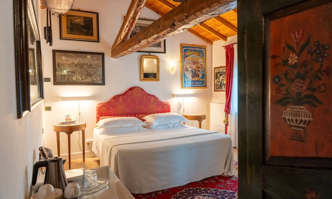 Sommacampagna Apartamento | Habitación 'Casino Di Caccia 6' con piscina compartida, Wi-Fi y aire acondicionado