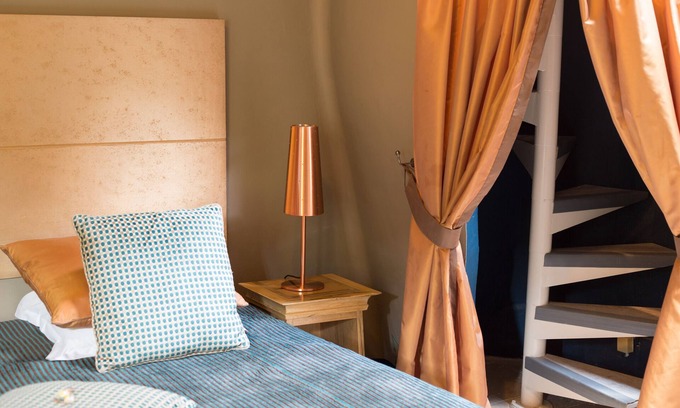 Collias Apartamento | Habitación 'Chambre 10' con piscina compartida, Wi-Fi y aire acondicionado