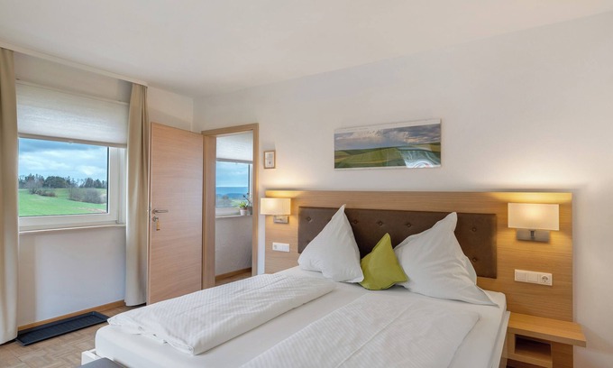 Hallwangen Apartamento | Habitación 'Doppelzimmer 2 Premium' con terraza compartida, jardín compartido y Wi-Fi