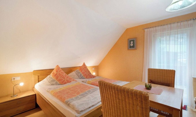 Elzach Apartamento | Habitación 'Doppelzimmer Gänseblümchen' con terraza privada, jardín compartido y Wi-Fi