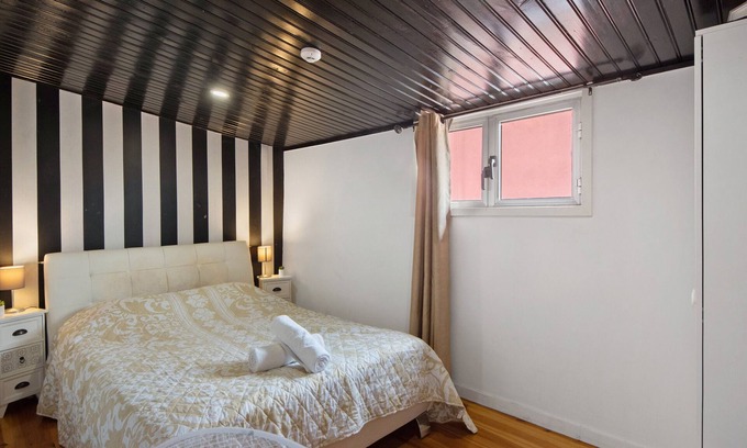 Campanha Apartamento | Room 'Duplo J' with Shared Garden and Wi-Fi