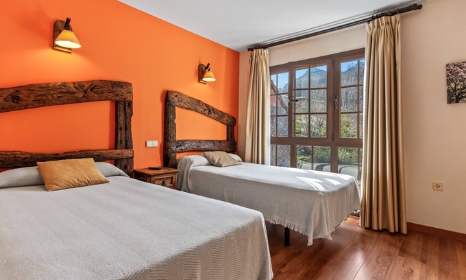Gamonedo Apartamento | Habitación 'El Cerezo' con piscina compartida, jardín compartido y Wi-Fi
