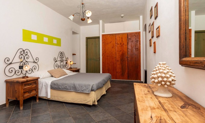 Trappitello Apartamento | Habitación 'Filumena' con vistas a la montaña, Wi-Fi y aire acondicionado.