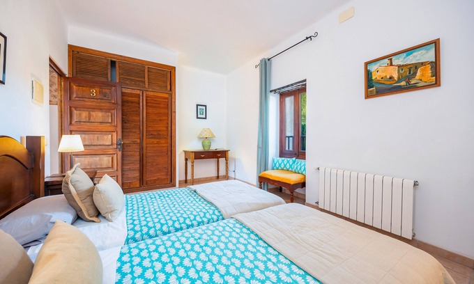 Puigpunyent Apartamento | Habitación 'Habitación 3' con vistas a la montaña, piscina compartida y Wi-Fi