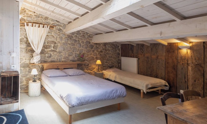 Valgorge Apartamento | Habitación 'La Ferme De Chalas - Dénave' con piscina compartida, terraza compartida y Wi-Fi