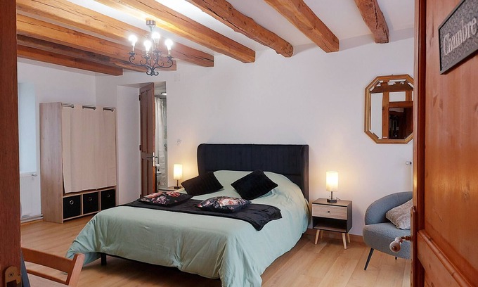 Chateaudun Cama Y Desayuno | Habitación Léa en Châteaudun, acceso PMR, jardín y piscina