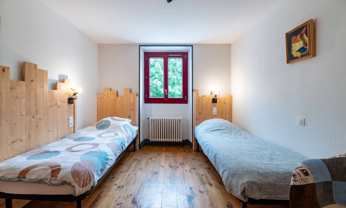 Vassieux-en-Vercors Apartamento | Room 'Les Carlines' with Mountain View, Shared Terrace and Wi-Fi