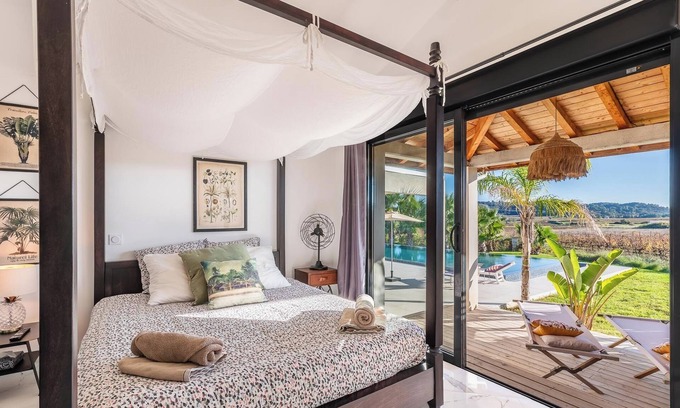 Plaissan Cama Y Desayuno | Room n°2 in Villa SCL - Heated swimming pool
