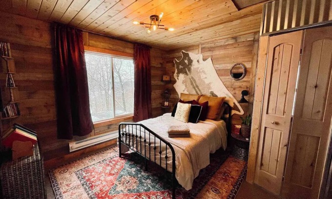 De Soto Casa | Room on the Ridge / HOT TUB / Sleeps 2