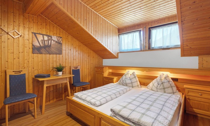 Valle Aurina Apartamento | Habitación 'Pension Waldheim 8' con vistas a la montaña, jardín compartido y Wi-Fi