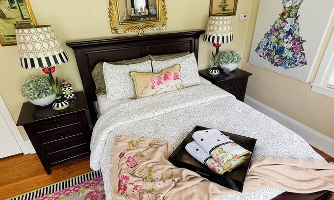 Haverford Cabaña | Room rental in “cottage like” home