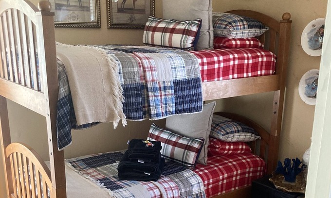 Haverford Cabaña | Room rental in “cottage like” home