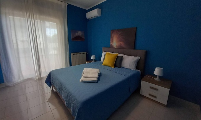 Pace del Mela Apartamento | Habitación 'Stromboli' con vistas al mar, Wi-Fi y aire acondicionado