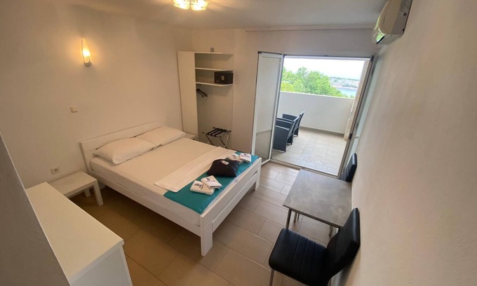 Municipality of Omisalj Casa | Room-studio Melissa With Terrace and sea