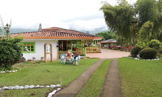 Pereira Casa | Habitación con 2 camas dobles - Número 6