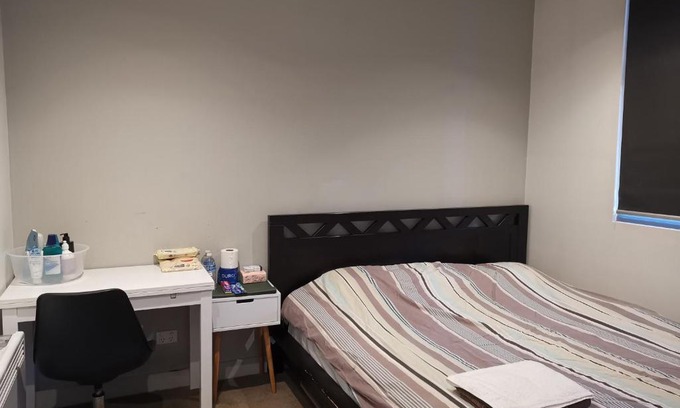 Docklands Casa | Room with king-size bed close to Melbourne CBD & Southern Cross Station