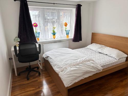 Sutton Central Casa | Room with Private Shower Facility