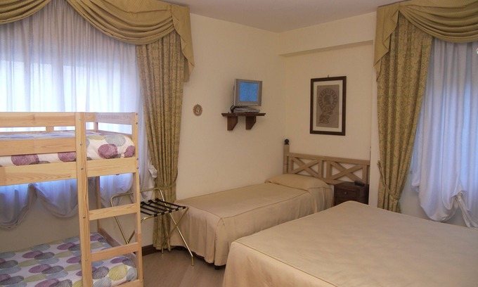 Sant'Elia Fiumerapido Cama Y Desayuno | Habitación x 3 Villa Des Reves en el verde cerca de Montecassino