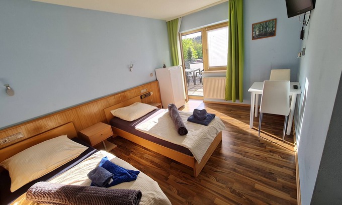 Markt Erlbach Apartamento | Habitación 'Zimmer 10' con terraza compartida, jardín compartido y Wi-Fi