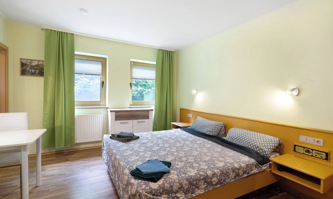 Markt Erlbach Apartamento | Habitación 'Zimmer 13' con terraza compartida, jardín compartido y Wi-Fi