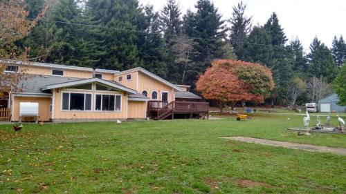 Crescent City Cama Y Desayuno | Rooms, RV,Tents in Redwood N&S Park 红木国家公园的房间