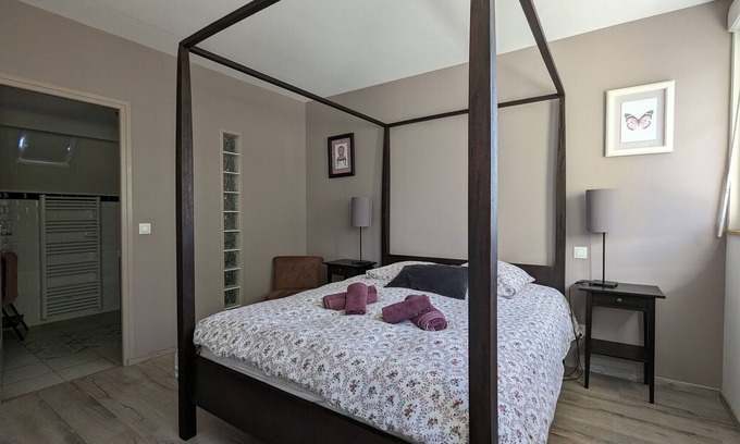 Fontguenand Cama Y Desayuno | Habitaciones con desayuno incluido y mesa de huéspedes en Berry, cerca de los Castillos del Loira