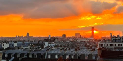 Quartier de la Folie-Mericourt Casa | Rooms with fabulous view on Paris roofs