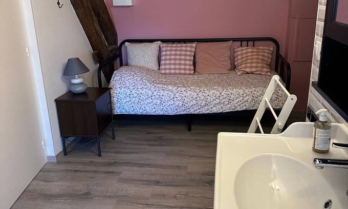 Fontguenand Cama Y Desayuno | Habitaciones con mesa de huéspedes en Berry, cerca del Zoo de Beauval, aparcamiento