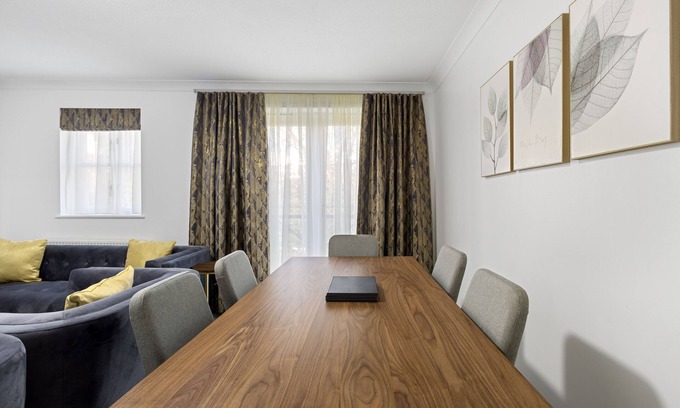 Hale Apartamento | Roomy 3 bedroom house, 2 baths Mill Hill