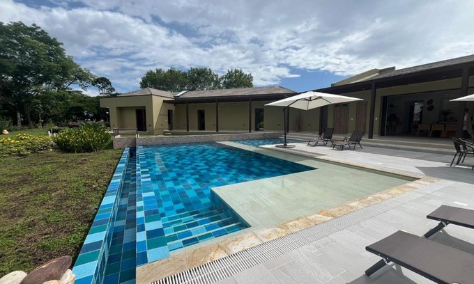 Anapoima Apartamento | Roomy 4BR Villa with Pool at Mesa de Yeguas