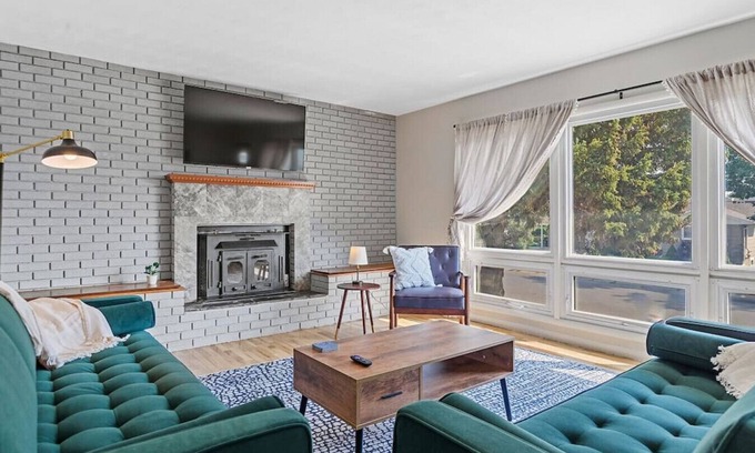 Rapid City Casa | Roomy 5-Bed 3-Bath-Fire Place- Large Outdoor Space
