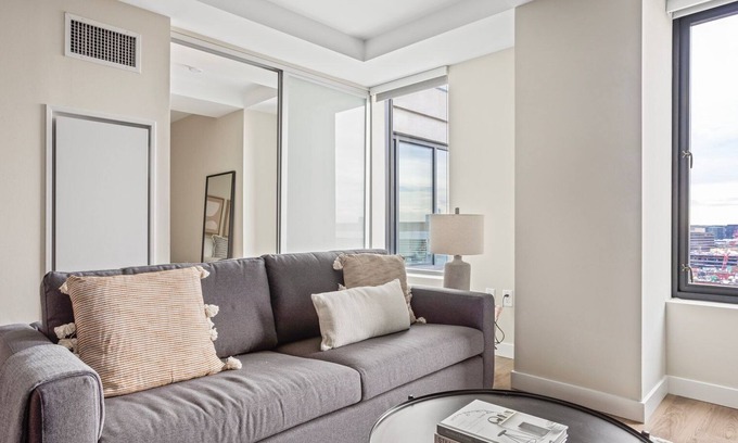 Theatre District Apartamento | Roomy Chinatown/Theater District 1BR w/ Gym & W/D, nr T, by Blueground
