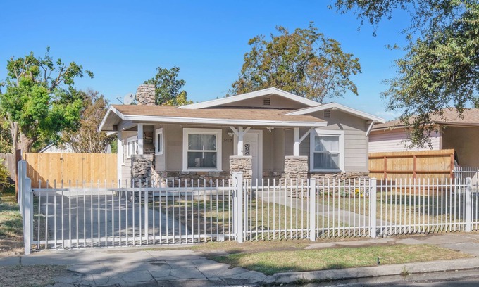 Raisin Casa | Roomy/Comfy 2B/1Bth w Dinning Room