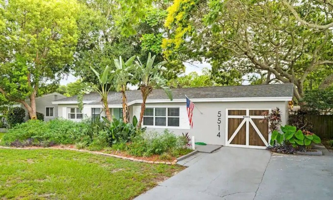 Disston Heights Casa | Roomy home in the trees