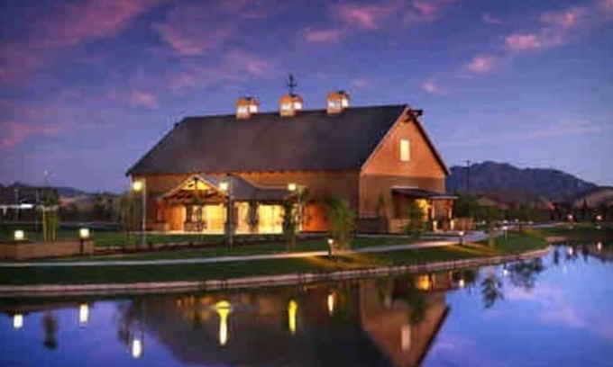 Power Ranch Casa | Roomy & Remodeled Modern Hacienda—5 bd 3.5 ba, 2 Masters and 3 kings!