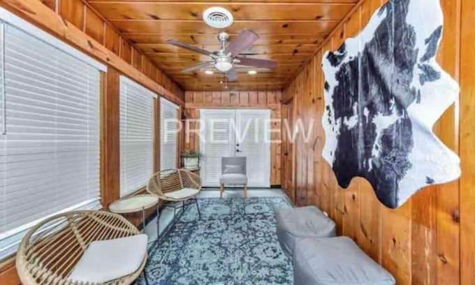 Oak Cliff Casa | Roomy Renovated Cottage