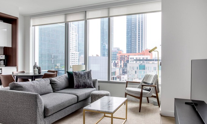 South Beach Apartamento | Roomy Rincon Hill 1BR w/ Gym, Rooftop, Hot Tub, nr. SV by Blueground