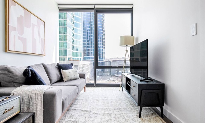 South Loop Apartamento | Roomy South Loop 1BR w/ Pool, Lounge, walk to CTA Trains, by Blueground