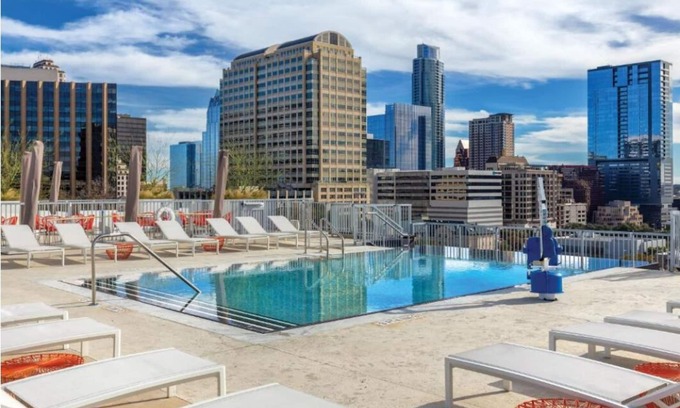 Market District Complejo | Roomy Studio at Austin Resort! Complete with Rooftop Pool, Fire Pit, and More!