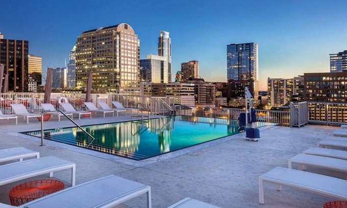 Civic District Complejo | Roomy Studio at Austin Resort! Complete with Rooftop Pool, Fire Pit, and More!