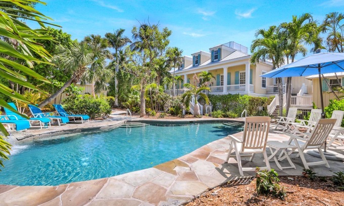 Captiva Casa | ROOSEVELT COTTAGE -CAPTIVA BAY FRONT con piscina climatizada y muelle. Fácil acceso a la playa y no muy lejos.