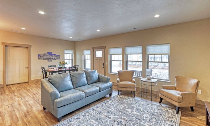 Rockerville Condominio | "Roosevelt’s Retreat: A Rough Rider’s Haven!" Near Mt. Rushmore - This two-bedroom condo is your perfect home base for adventure and relaxation. Just minutes from Mount Rushmore, Crazy Horse Memorial, Custer State Park, Sturgis, and the Badlands.