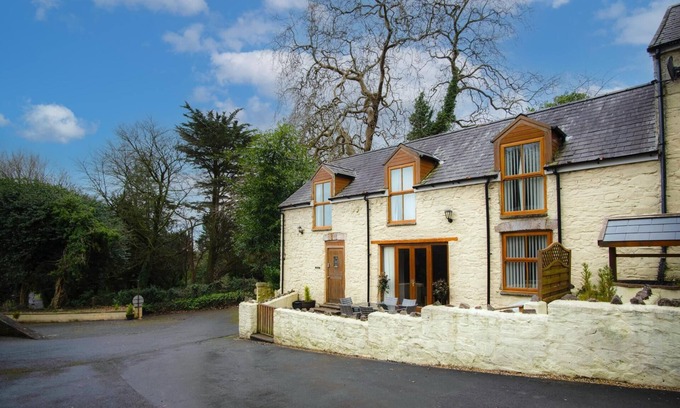 Llanddowror Casa | Rose Coach House - 3 Bedroom Cottage - Pendine