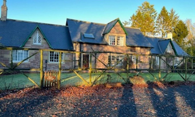 Paxton Cabaña | Rose Cottage - Charming Cottage in the Grounds of a Private Country House Estate