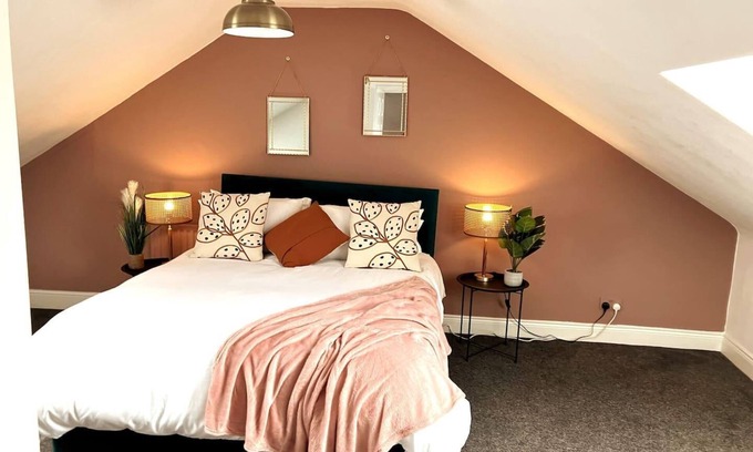Sunderland Casa | Rose Cottage - 5 Person, city centre with parking