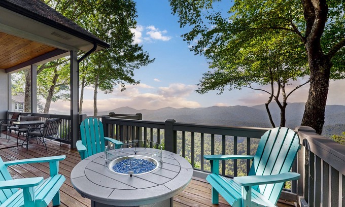Lake Nantahala Cabaña | Rose Cottage - Incredible Views from this 2/2 in Sapphire NC