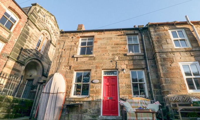Staithes Casa | ROSE LEA, pet friendly, character holiday cottage in Staithes