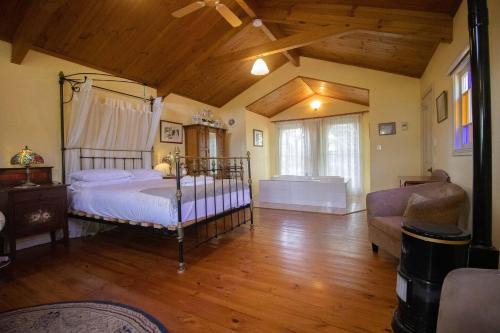 Golden Point Casa | Rose Petal Cottage Quaint Studio In Ballarat