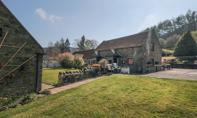 Great Fryup Dale Cabaña | ROSEDALE, pet friendly, character holiday cottage in Glaisdale