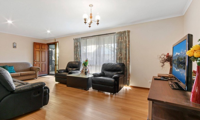 Lake Tyers Beach Casa | Rosella - Cosy house ideal for families and groups
